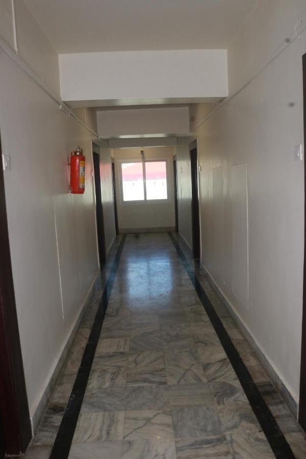 Capital O 14995 Starline Paltan Bazar Hotel Guwahati