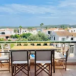 Cosy Apartment With Views And Pool