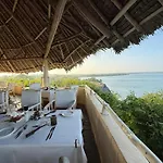 Rock And Sea Resort