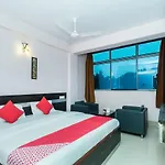 Oyo 10398 Hotel Parijayee