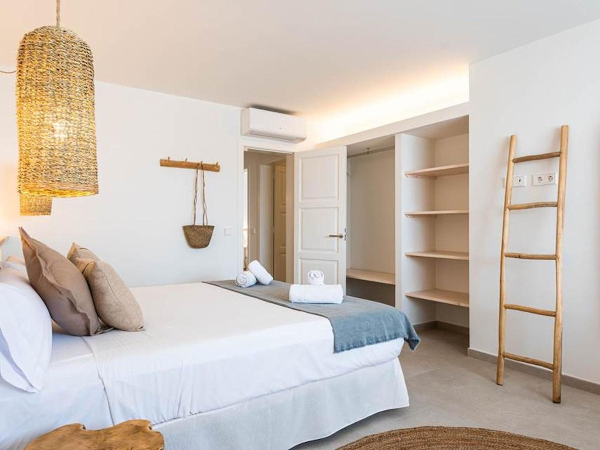 Opulent 5 Bedrooms Alis Panoramic Sea Views Luxurious Interiors Villa *
