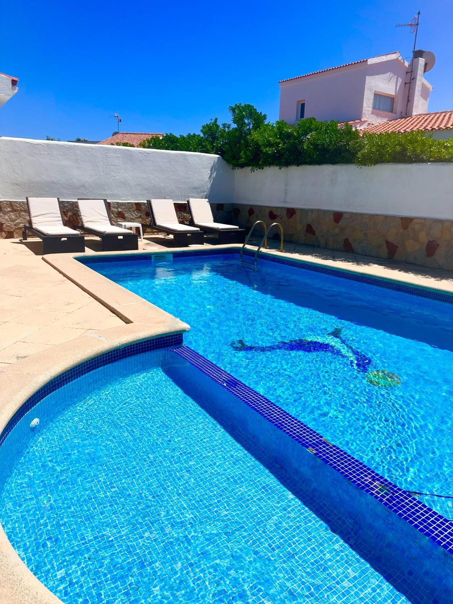 Con Piscinas Privadas Junto Al Mar Holiday home *