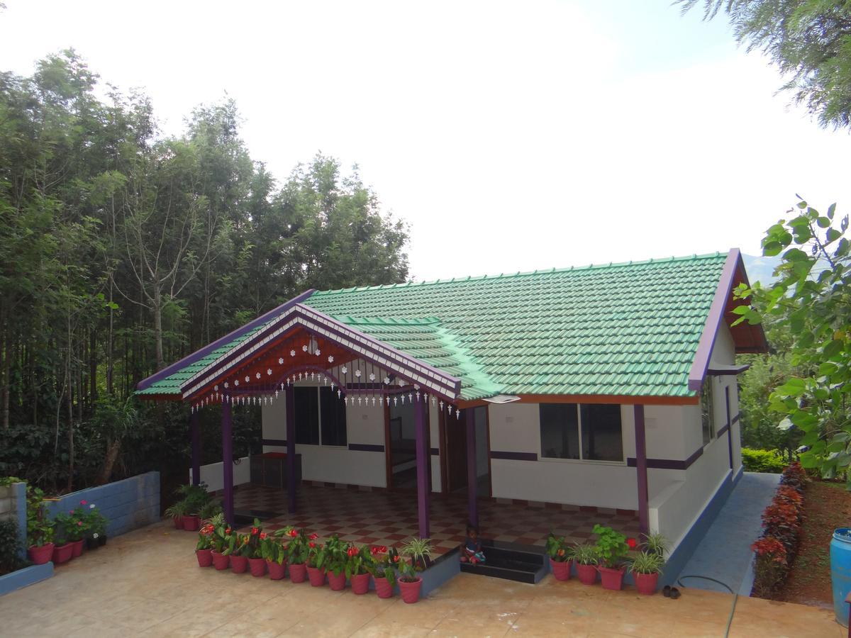 לינה וארוחת בוקר Bellichukki Homestay *