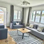 Chalets Con Piscinas Privadas Junto Al Mar